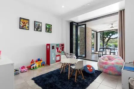 5Bdr Ultimate Family Retreat Pool Toys Galore Brisbane 0*,